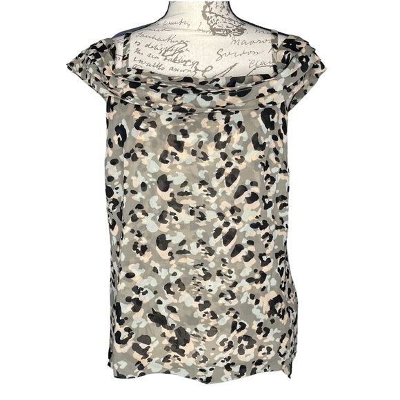 Cabi blouse tiered off shoulder shirt leopard camo women’s size small - Picture 3 of 8